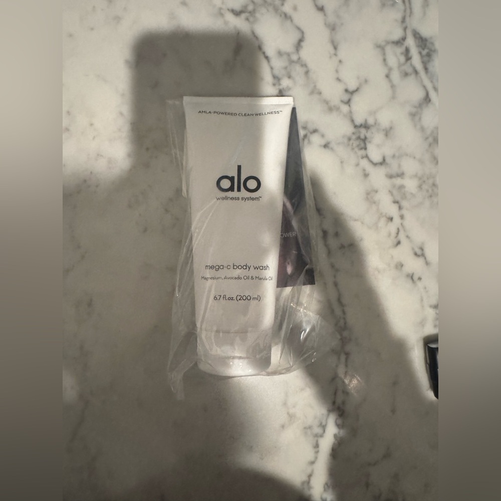 - NWT ALO YOGA MEGA C BODY WASH
